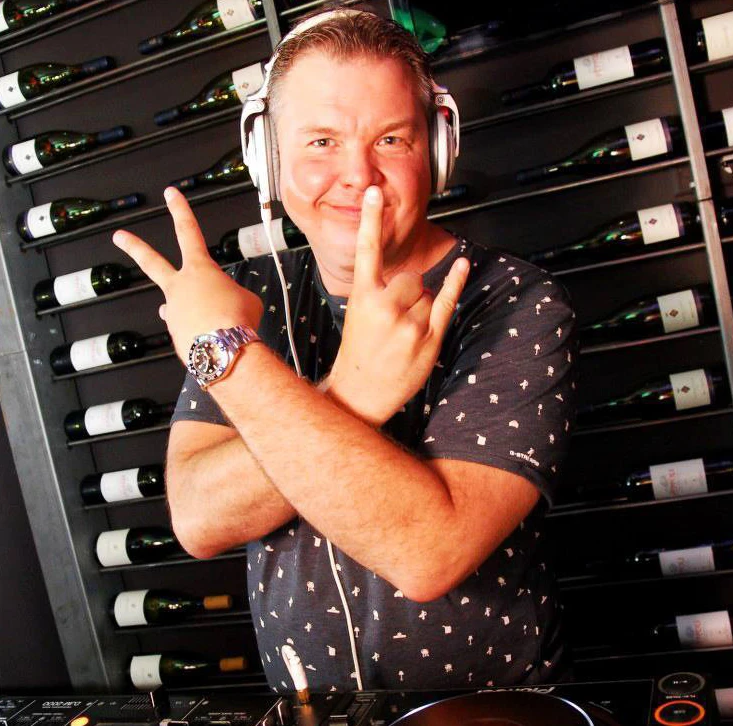 Wat kost het om DJ Vinnie in te huren