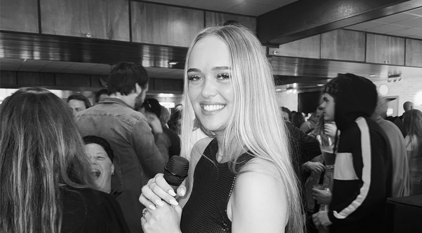 Britt van Coezand Video & Muziek